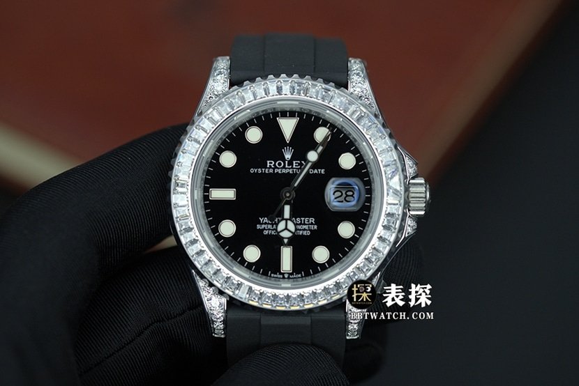 JVS Yacht Master Rolex Réplique de montre Rolex 1:1 pour homme – Cadran noir, modèle en caoutchouc serti de diamants avec mouvement 3235 et verre saphir — luxury replica watch guide | Watch Replica Expert