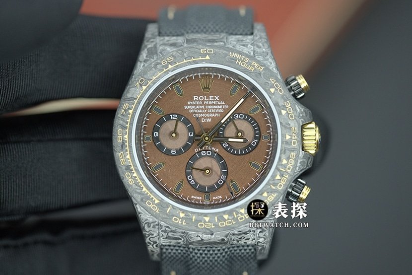 Réplica Rolex Cosmograph Daytona 1:1 com mostrador lunar e super clone de carbono personalizado modelo de borracha marrom gradiente masculino — detailed review and buying guide | Watch Replica Expert