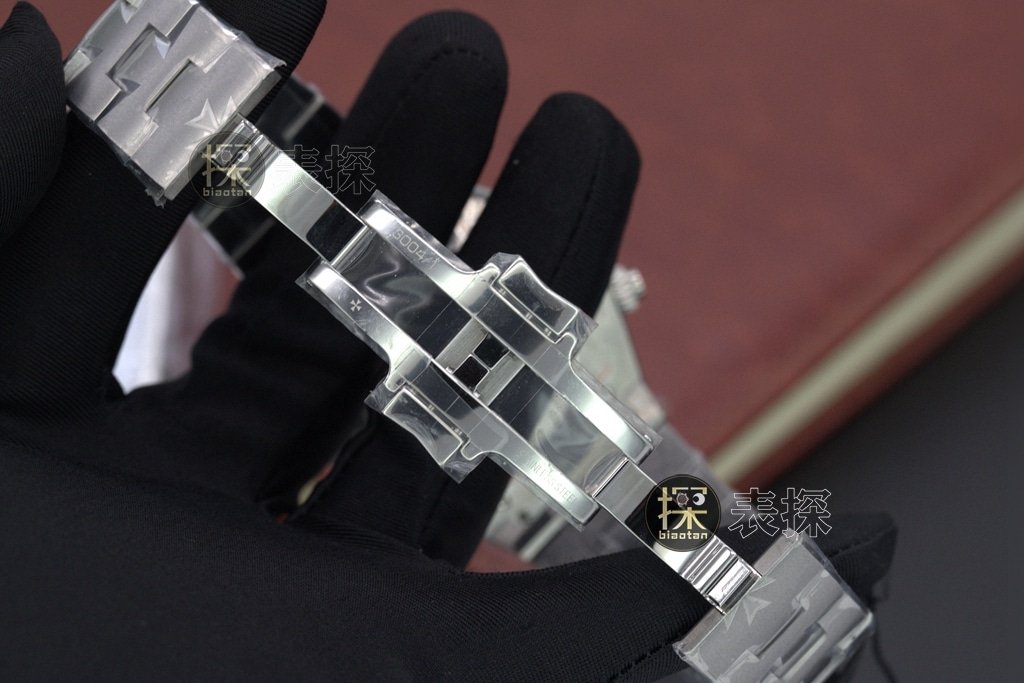TWA factory travels all over the world Vacheron Constantin1:1replica watch lumechronographwhite dialsteel braceletclasp picture