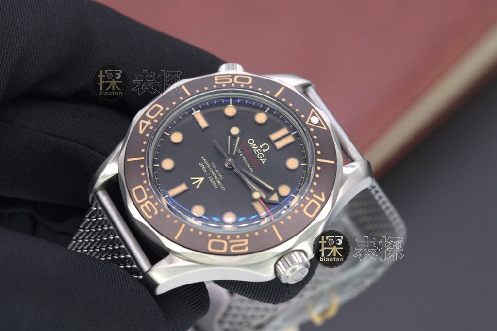 Omega1:1replica watch.vsSeamasterreplica watch,side view