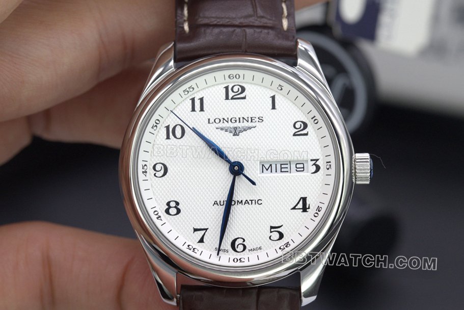 KL Longines Master Collection 42 mm super clone mostrador branco prateado um para um, réplica superior do movimento automático L2.920.4.78.3 — detailed review and buying guide | Watch Replica Expert