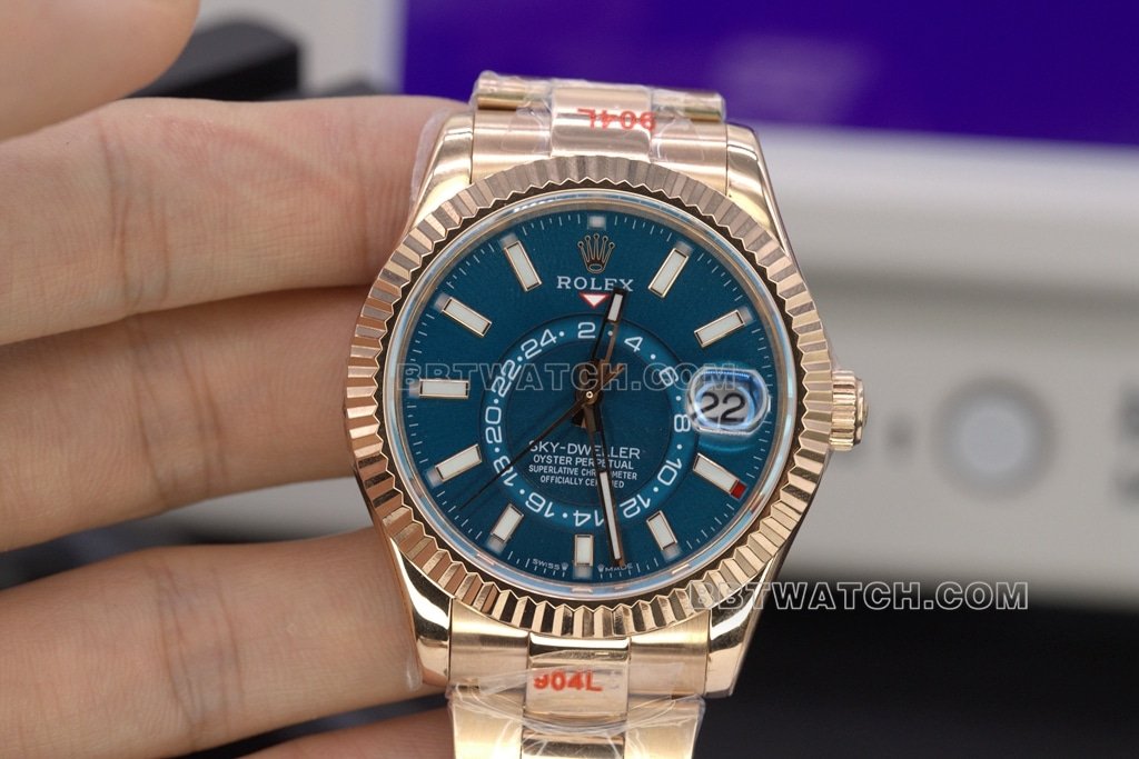 Battery Replacement Cycle and Methods for Replica Watches