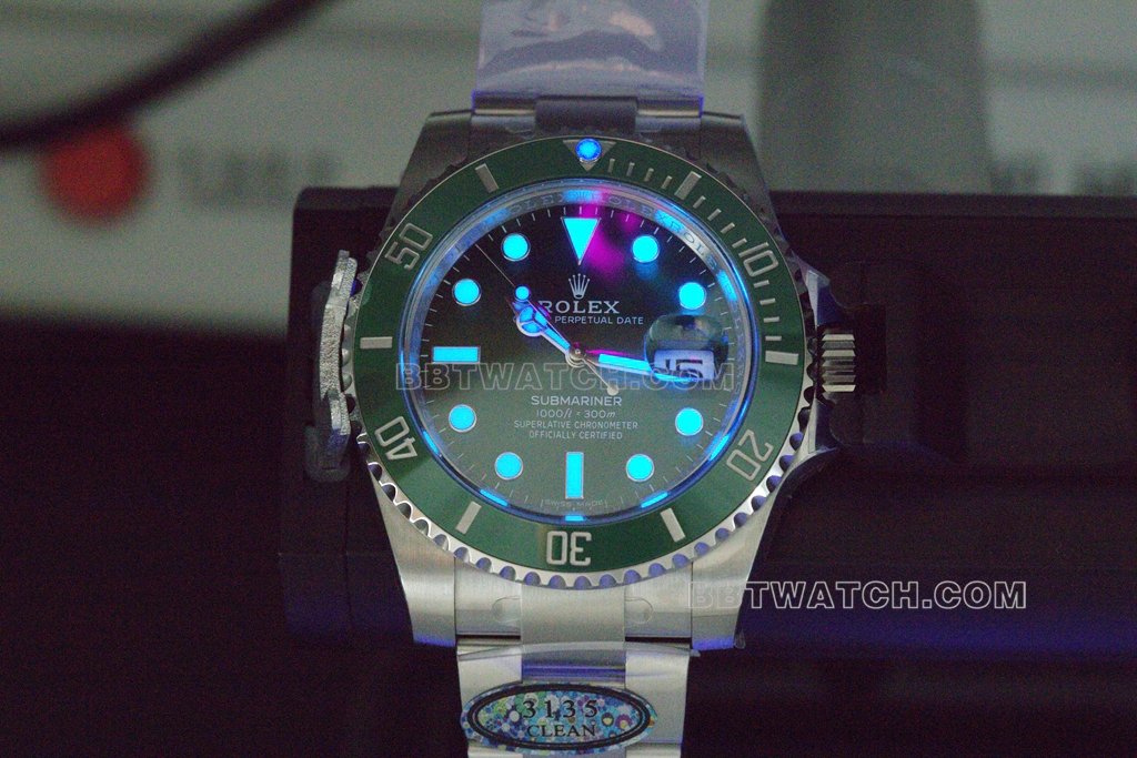 What are the trends in the replica watches market?