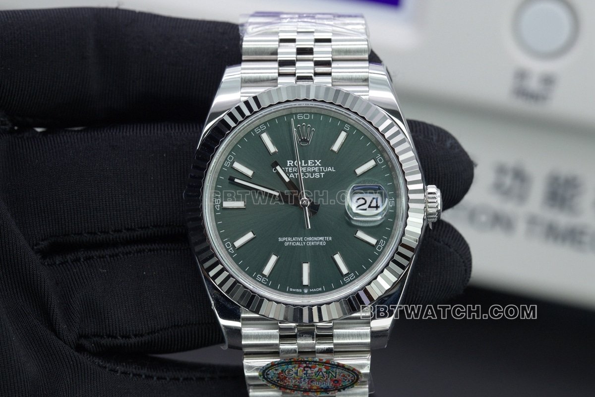 What are the distribution channels for replica watches?